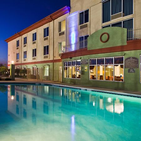 Holiday Inn Express Hotel & Suites Live Oak By Ihg Экстерьер фото