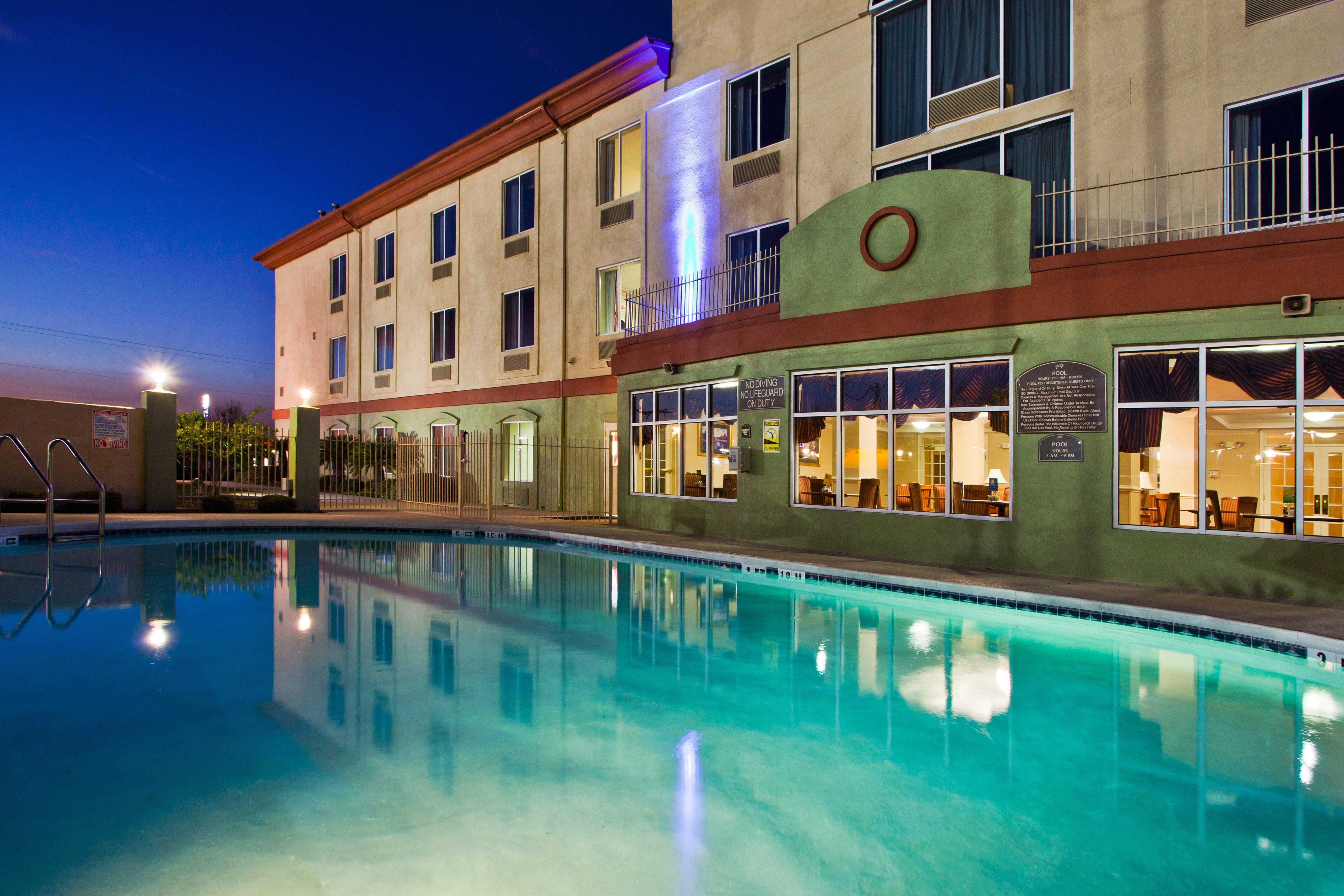 Holiday Inn Express Hotel & Suites Live Oak By Ihg Экстерьер фото